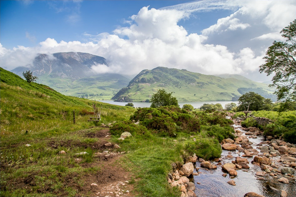 Crummock Water comes into view...  (www.andrewswalks.co.uk)